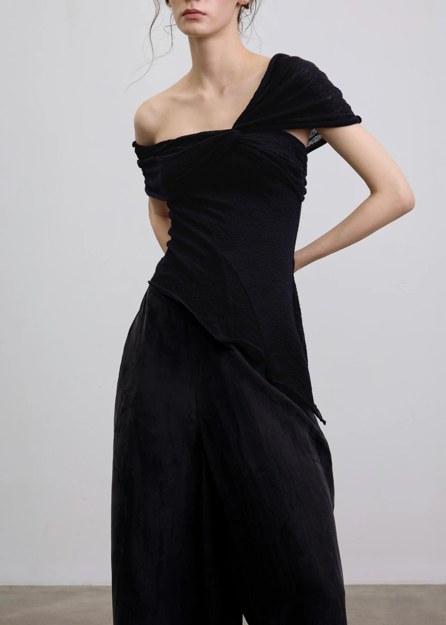 Off-shoulder Twisted Top