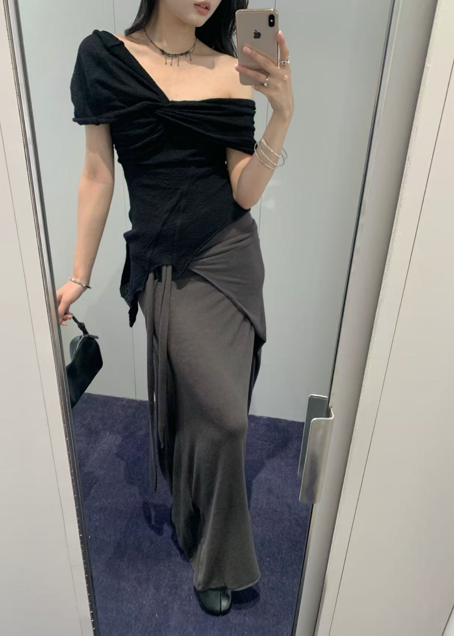 Off-shoulder Twisted Top