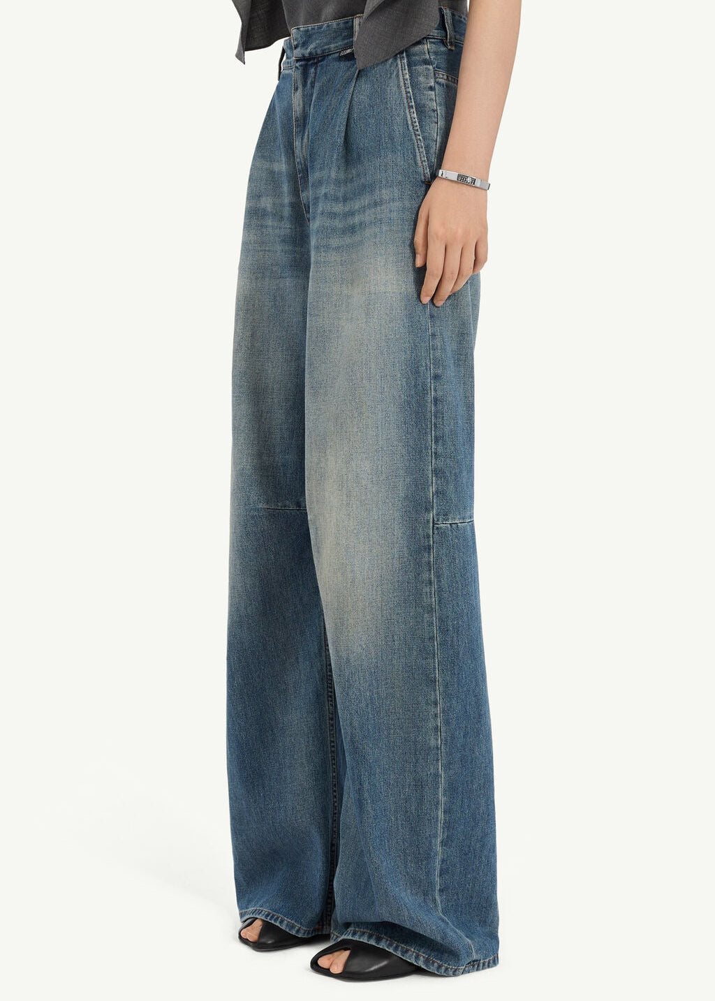 Wide-leg Jeans