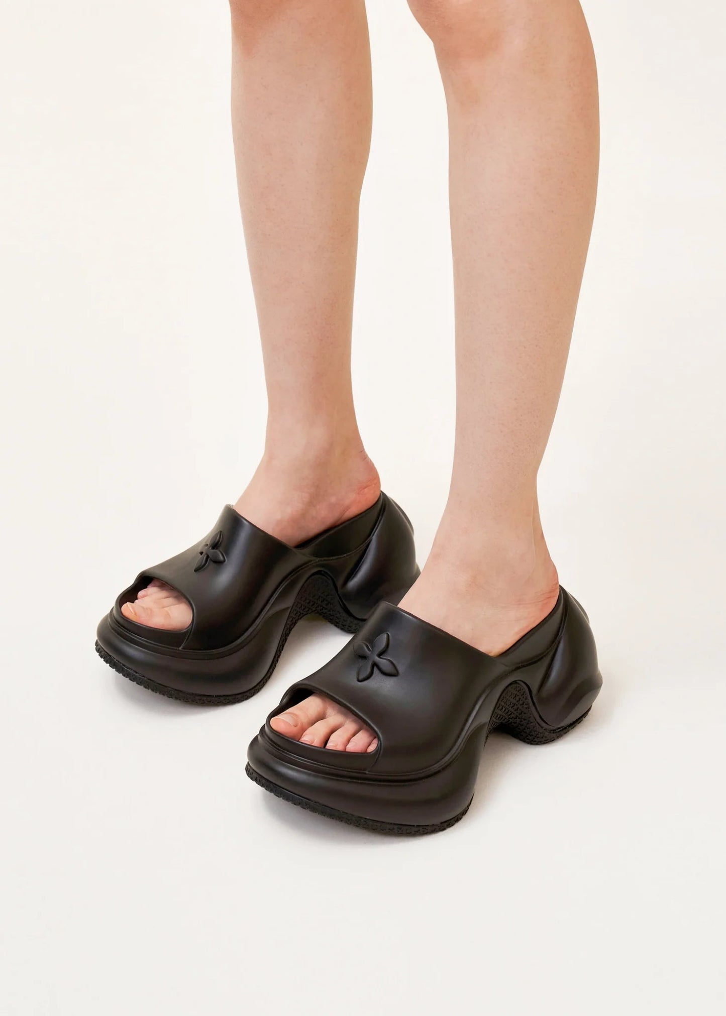 Compass Wave High-heel Bumper Sandal