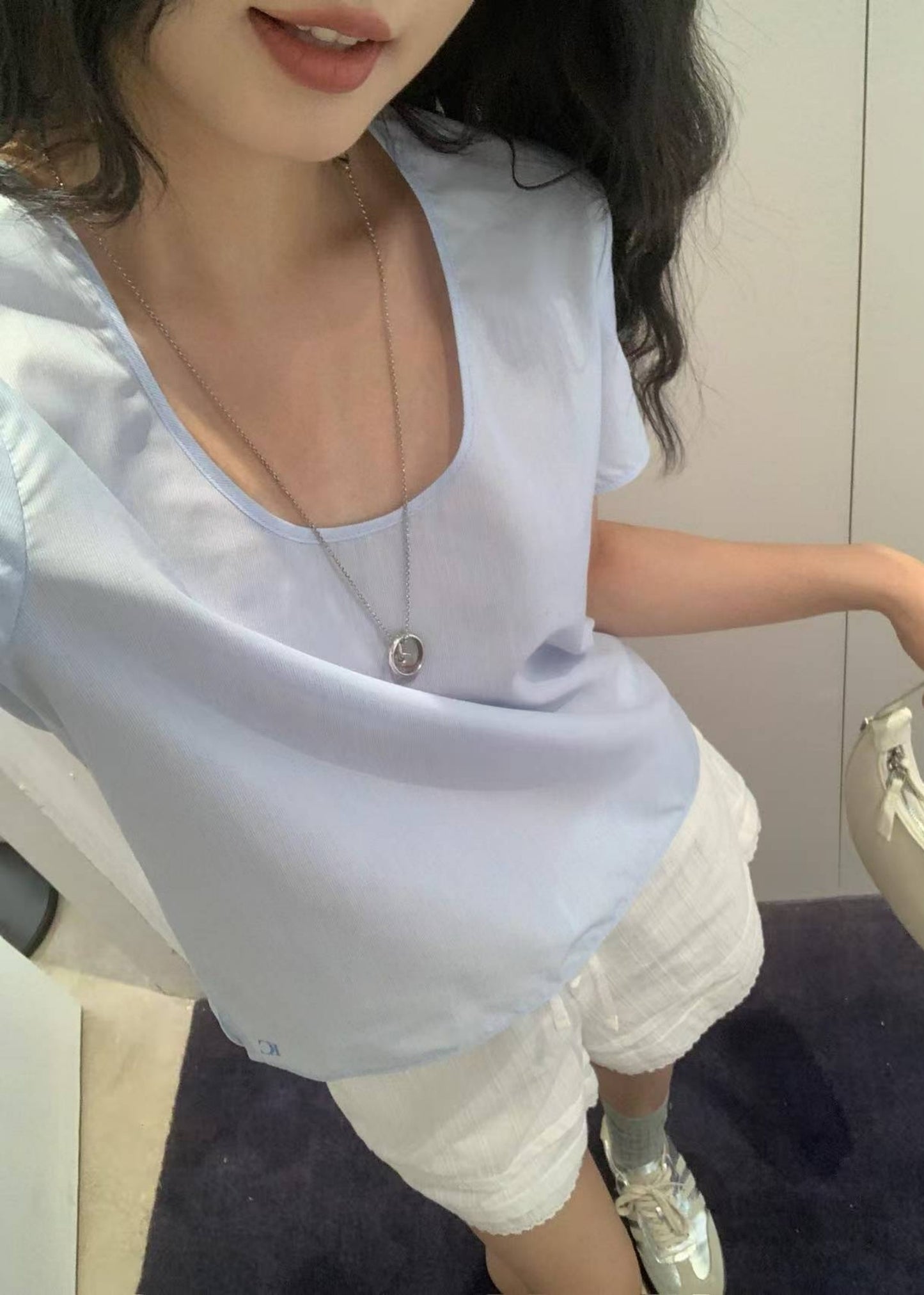 U-neck Logo Blouse