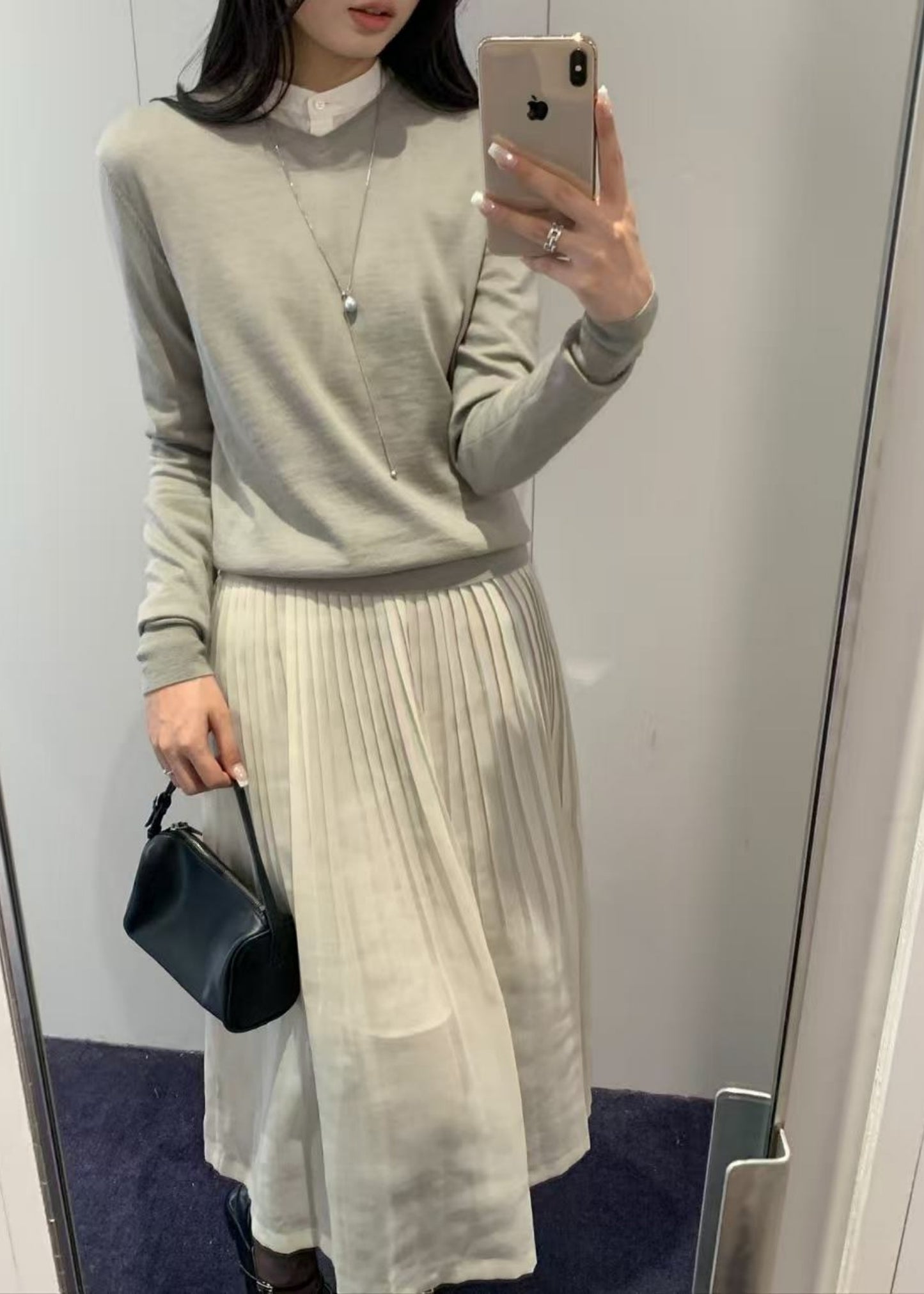 Wool V-neck Knit