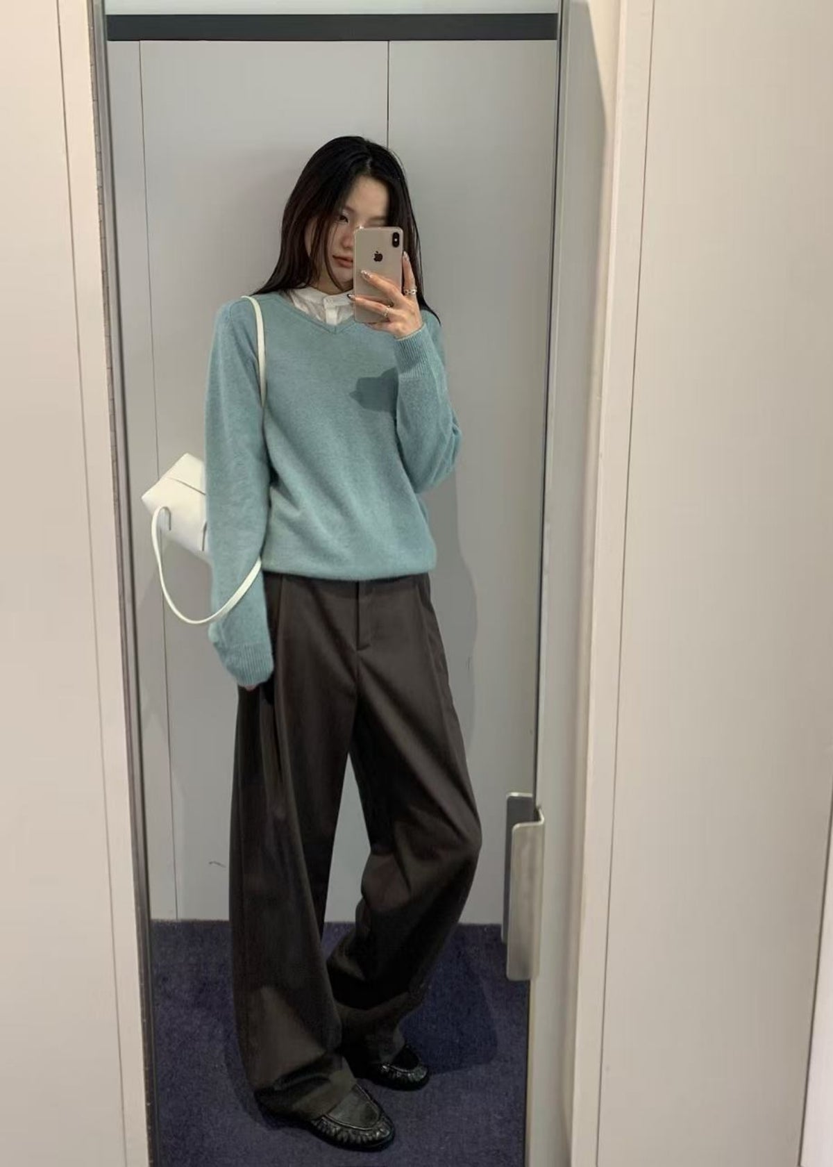 Racoon V-neck Knit