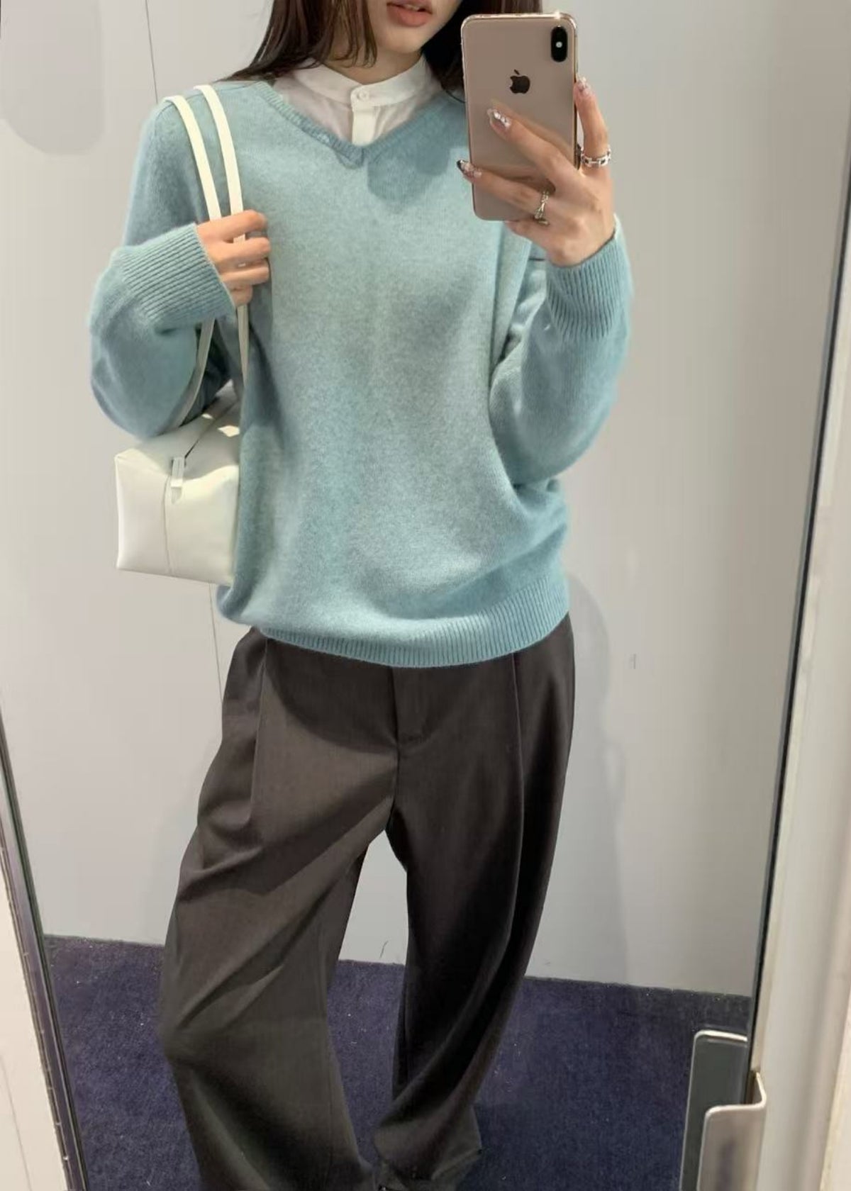 Racoon V-neck Knit