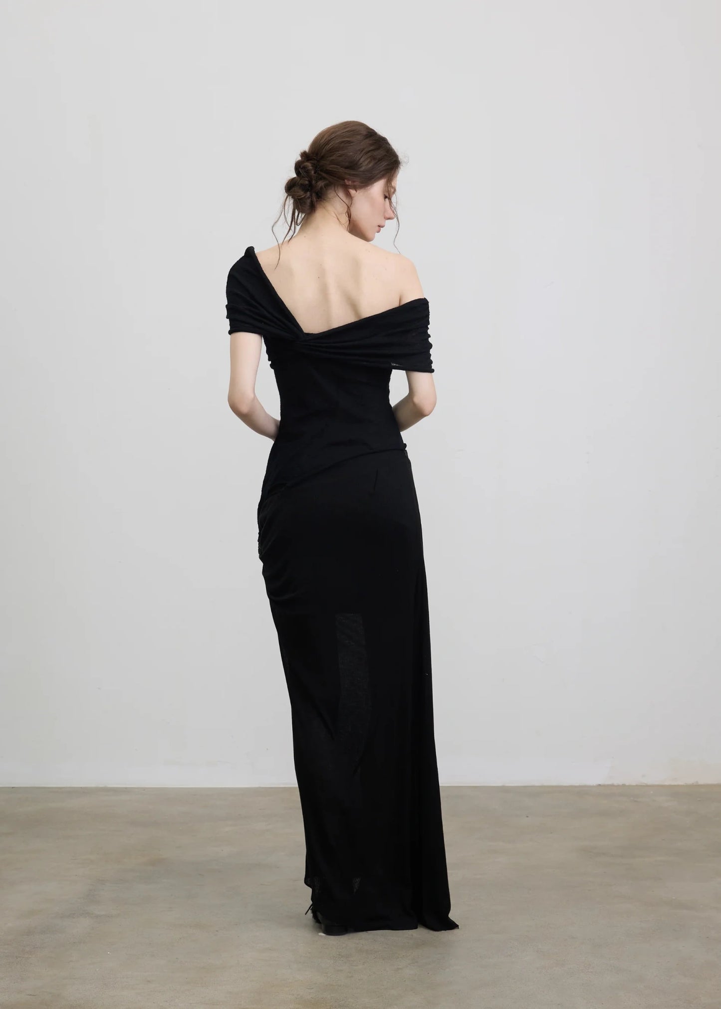 Off-shoulder Twisted Top