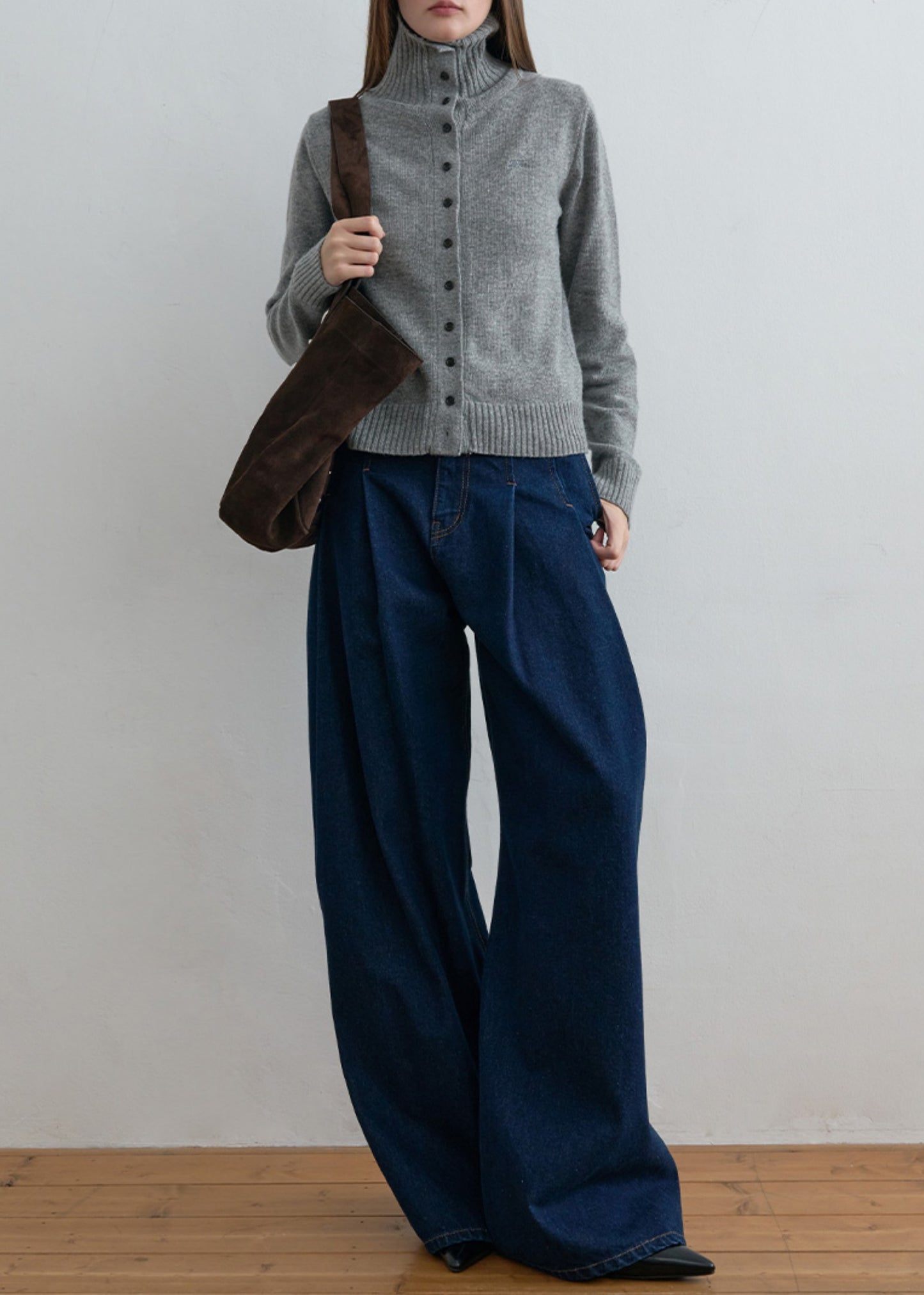 Curved Seam Wide Jeans