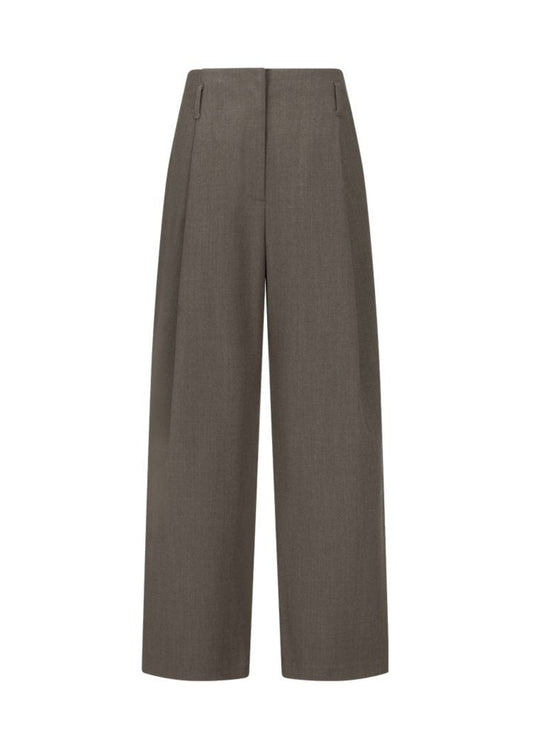 Straight Tuck Pants