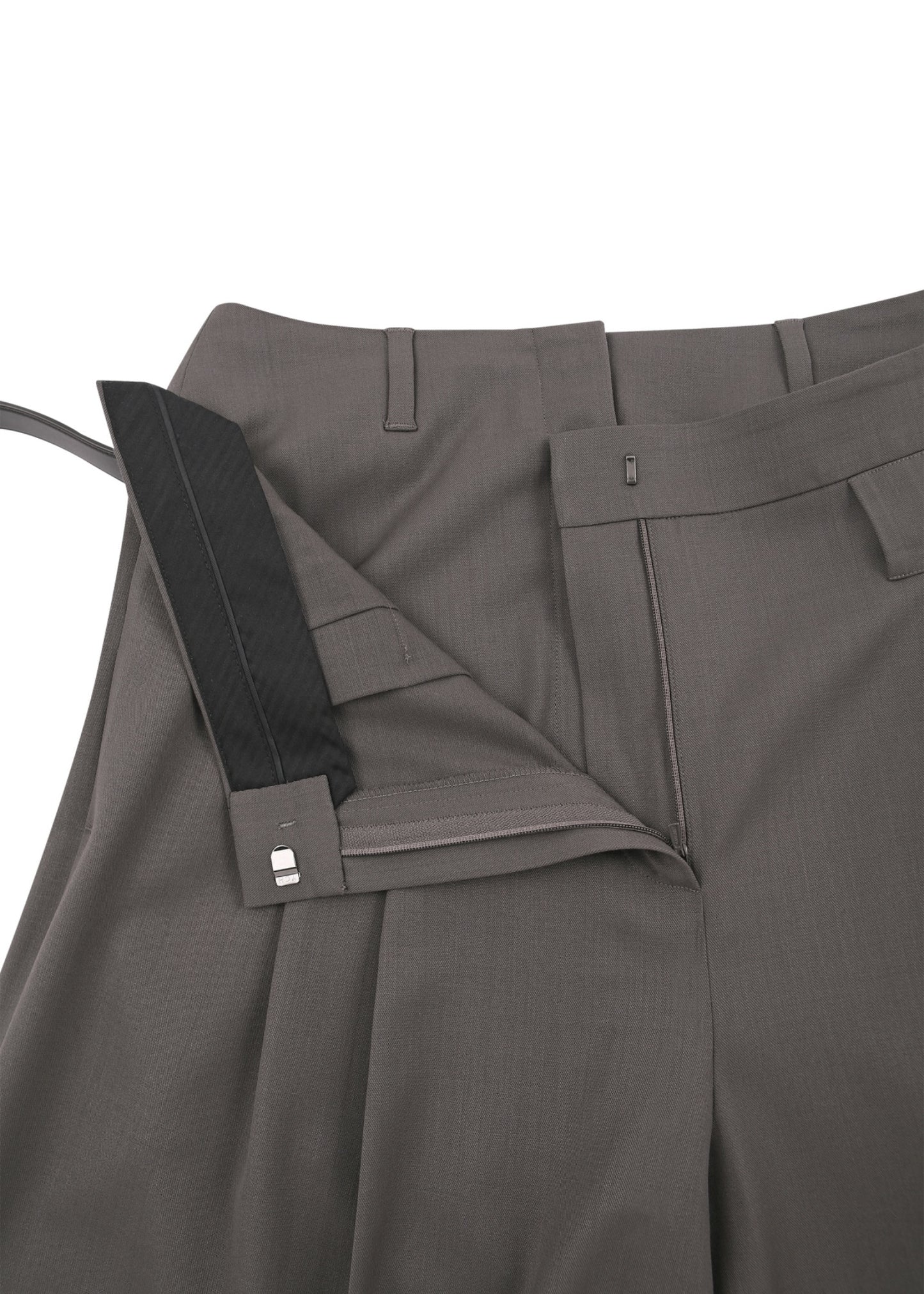 Loose-fit Belted Pants