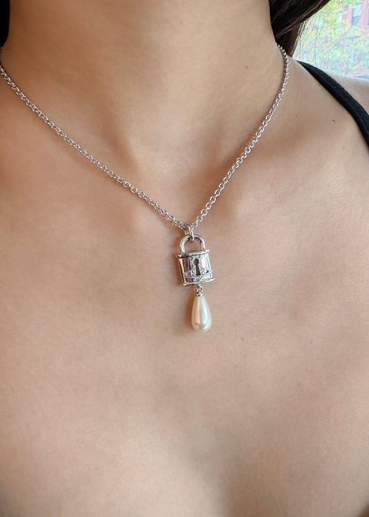 Celestia Small Pendant Necklace