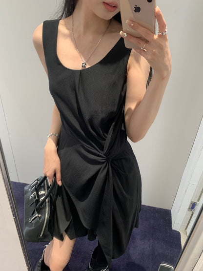 Asymmetric Twisted Top