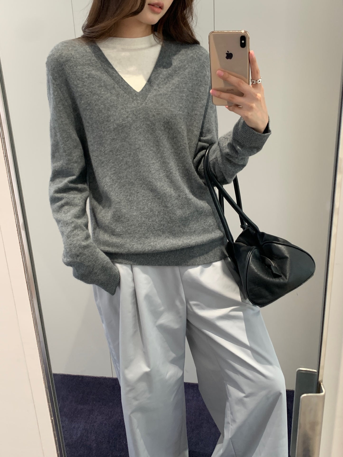 Contrast Layered V-neck Knit Top