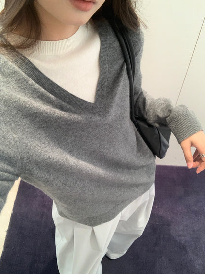 Contrast Layered V-neck Knit Top