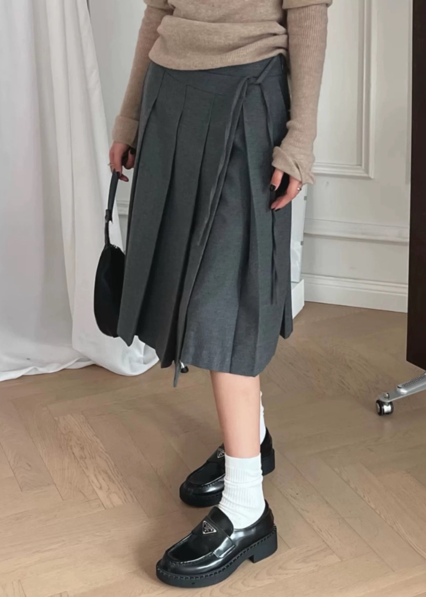 Ribboned Wide Pleats Skirt