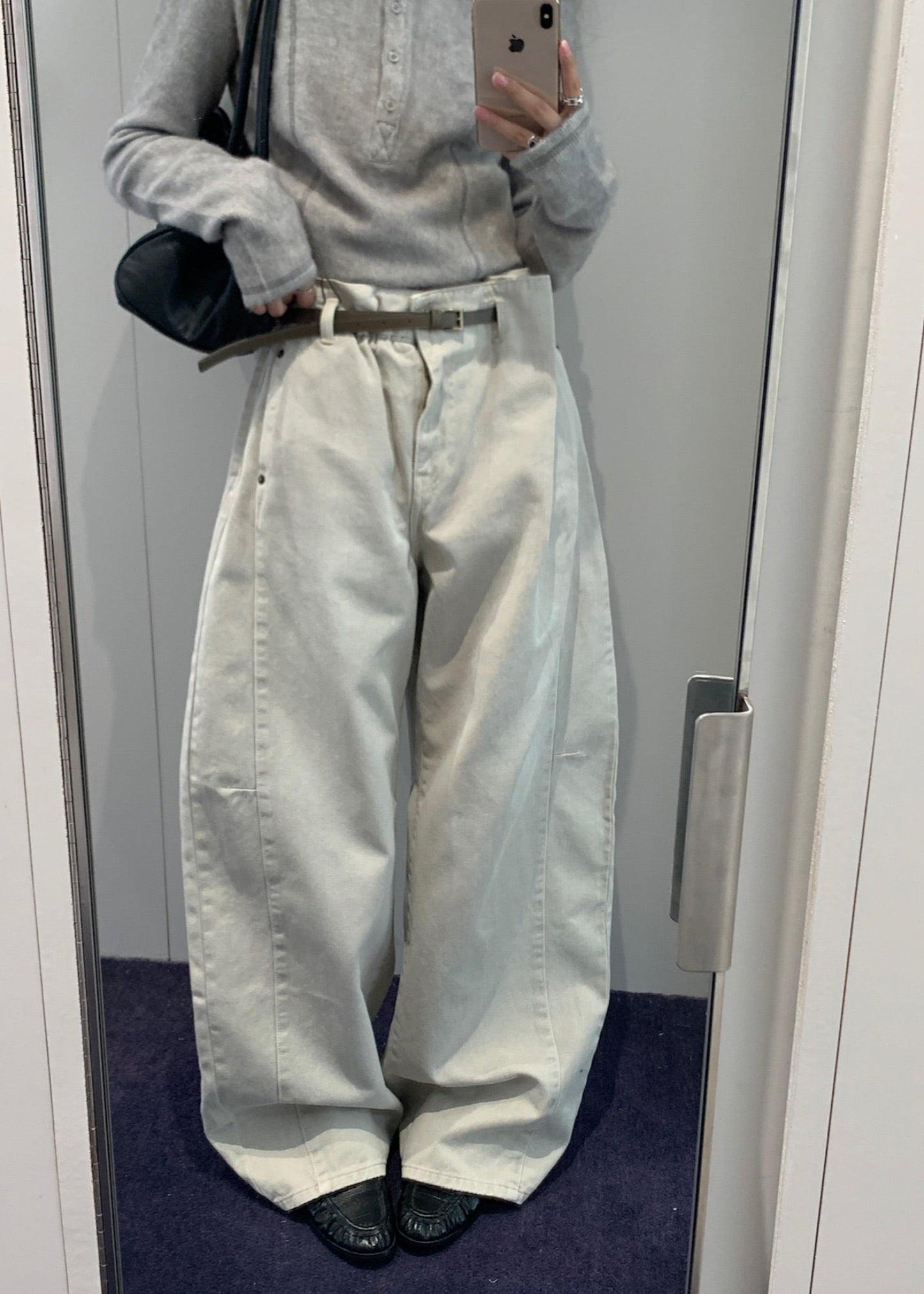 Bending Curved Denim Pants
