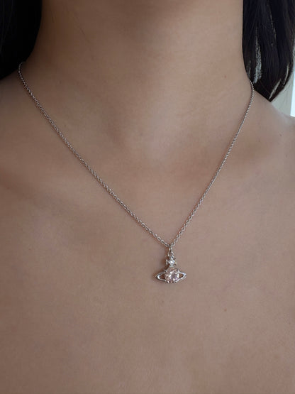 Reina Pendant Necklace