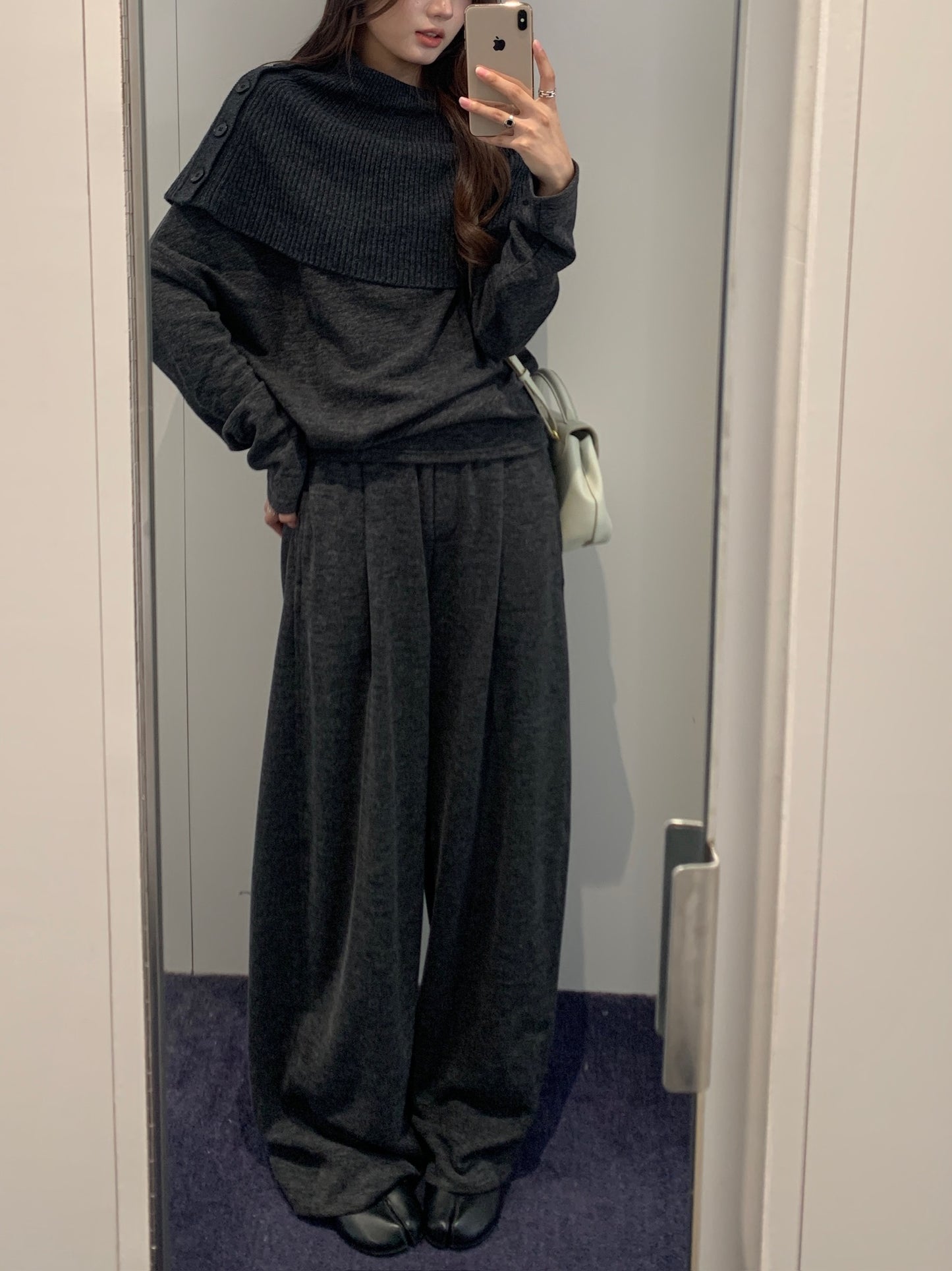 Curved Knit Pants