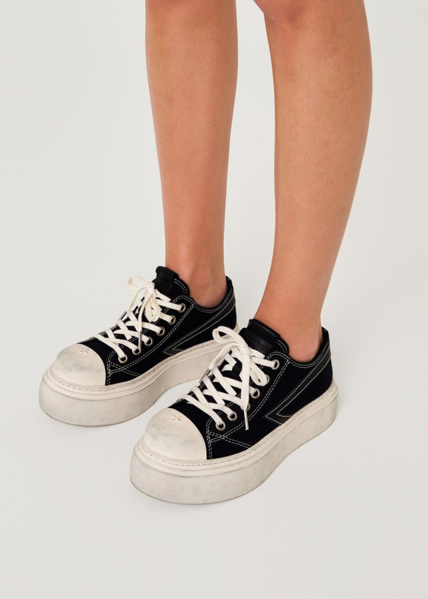 Compass Meteor Rove Low-Top Sneaker
