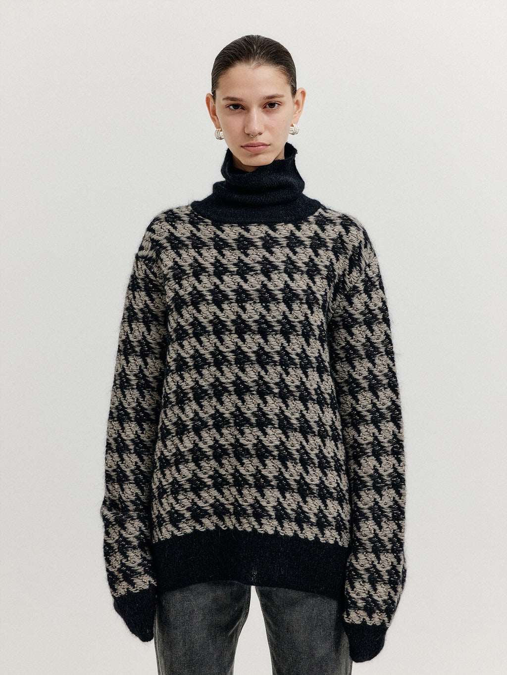 XEZAL Houndstooth Check Knit Turtleneck